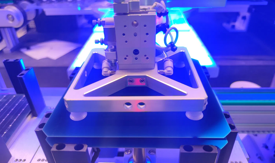Ooitech-Efficiently-Cut-Panels-with-a-Solar-Panel-Laser-Cutting-Machine
